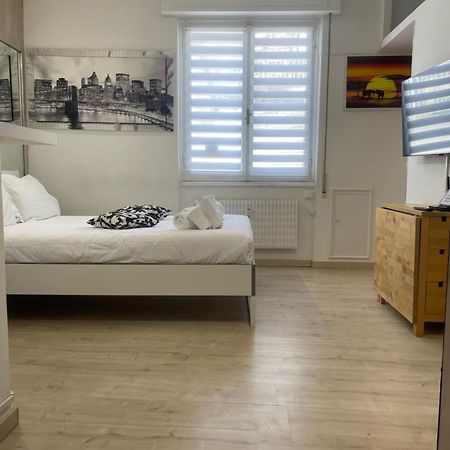 Living Genova Apartment Bagian luar foto